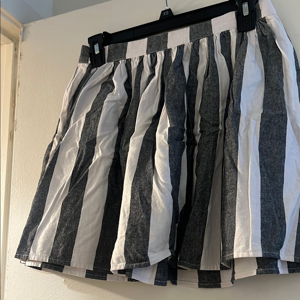 American apparel pleated Striped gray and White Women's Skirt